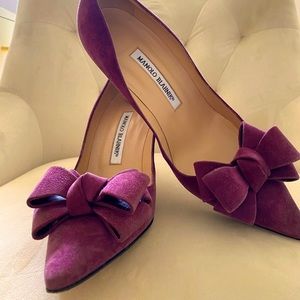 Beautiful purple Manolo Blahnik Suede Bow Heels